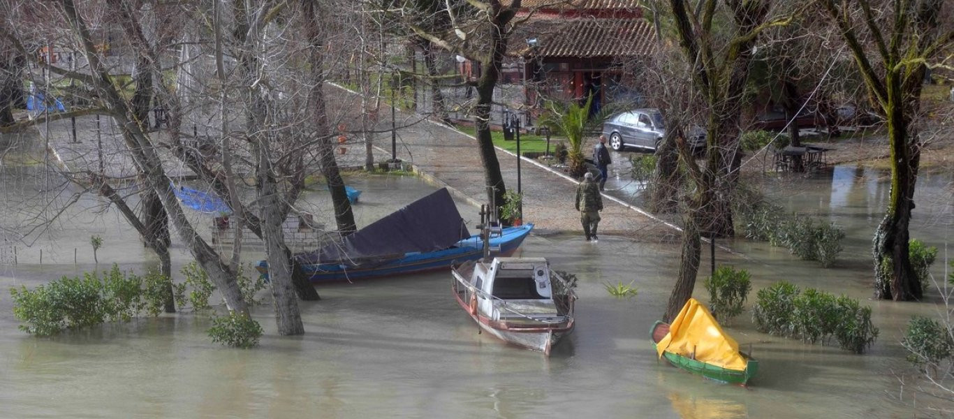 Μεγάλες καταστροφές στην Ηπειρο από τον τυφώνα - Πλημμύρες, κατολισθήσεις, αποκλεισμοί χωριών (φωτό, βίντεο) (upd)